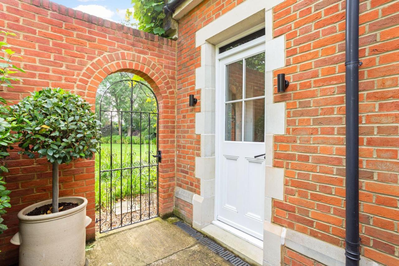 The Annexe - Beautiful Apartment With Garden Close To Heathrow And Windsor Staines-upon-Thames Eksteriør billede