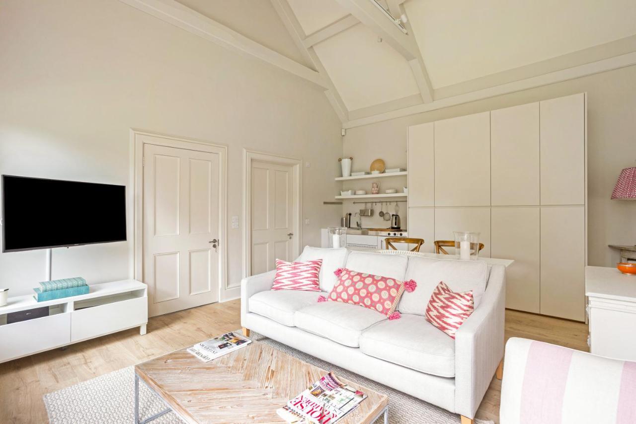 The Annexe - Beautiful Apartment With Garden Close To Heathrow And Windsor Staines-upon-Thames Eksteriør billede