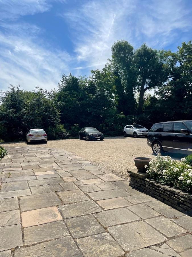 The Annexe - Beautiful Apartment With Garden Close To Heathrow And Windsor Staines-upon-Thames Eksteriør billede